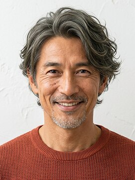 と和 巣鴨 白髪ぼかし×大人パーマで叶える、50代の大人の遊び心