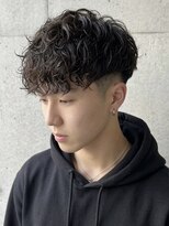ヘッドストック(HEAD STOCK) スペインカール海外風センターパート海外スタイルバロックパーマ