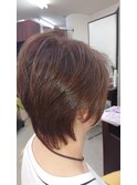艶めくショートスタイル