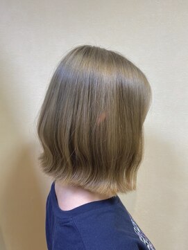 コージ(koji) 《直方／ルミシャスカラー／ブリーチ》切りっぱなしボブ