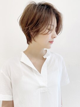 アンド ストーリーズ(&STORIES) 大人可愛い前髪ありひし形耳掛けマッシュショートボブ30代40代