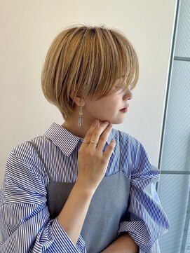 イヴォークトーキョーオーサカ(EVOKE TOKYO osaka) ハイトーンショート チークバング 似合わせ 耳かけ 小顔