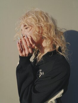 チヴォリ(CIVOLI)の写真/【芦屋/苦楽園】トレンドのハイライトカラ―で理想の透明感。デザイン性が高い技術力で理想のstyleを実現♪