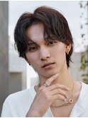大人の抜け感を演出する、今トレンドのフェザーパーマ