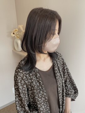 クム(QUMU) 透け感たっぷりグレージュカラー