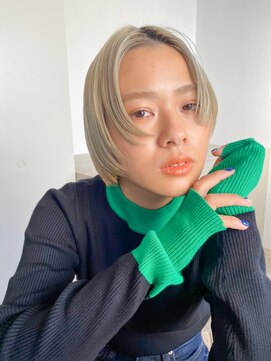 ジョリ(joli) Joli【立川】ハイトーンベージュ×切りっぱなしボブaujua