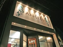 ANGELOの外観。大きな看板が目印だよ♪