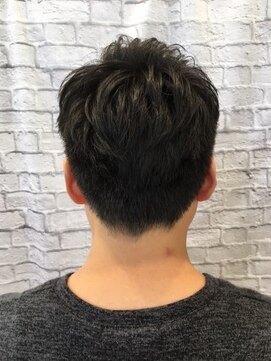 ミーティア バイ クアトロ(Meteor By QUATRO) ナチュラル刈り上げショート