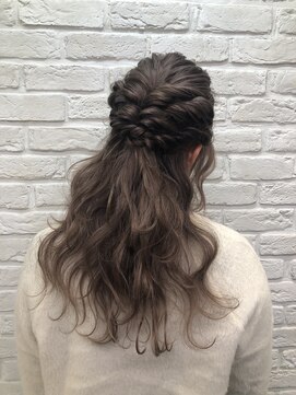 アンククロス 表参道(ANKH CROSS) ねじりハーフアップ 【ANKH CROSS 表参道】