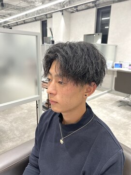 キートス(Kiitos) センターパート　ソフトツイストスパイラルパーマ