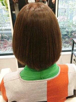 ヘナとヘアカラーを使った明るい白髪染め。ヘナで綺麗で艶たっぷりの美髪へと導きます！！