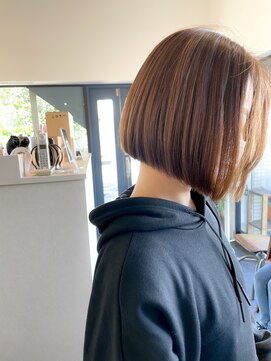 ロンド(ROND) ハイライトでオシャレ度UP前下がりクールボブ