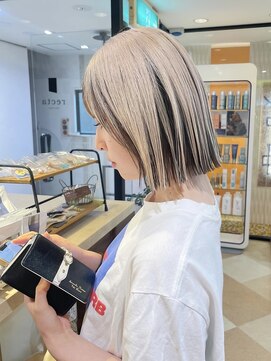 アンブレラカラー ベージュ×ダークブラウン ボブ