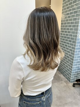 フェーディン(fa/din) バレイヤージュベージュ×レイヤーカット