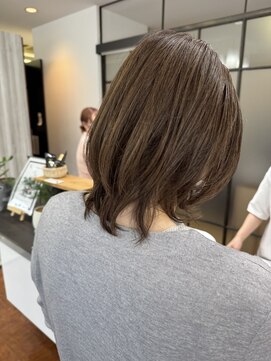 ノーム バイ アウラ(norm. by aura) レイヤー ボブ ミディアム 40代 30代 白髪ぼかし