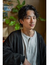 シャル 町田(shalu) ツイストスパイラル　センターパート　黒髪ワイルド