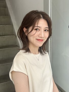 クロト(Clotho) 大人くびれミディ×ラフ外ハネ