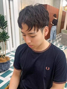 ノエ(noe) MEN’S HAIR/ブルーブラック/フェザーパーマ/栄h33