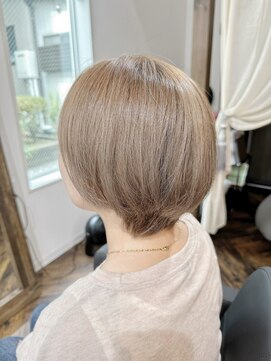 ベージュカラーハンサムショート