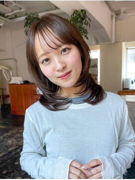 ガーランドギンザ(Garland Ginza) ミディアムレイヤー　シースルーバング顔まわり