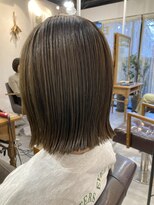 レイリー(LAiLy)&nbsp;プツッと切りっぱなし　オリーブ　透明感　オシャレスタイル