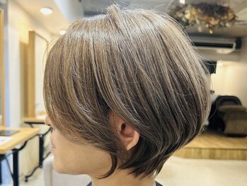 テラス ヘアアンドボタニカル(terrace)の写真/【姪浜/西新】髪に潤いを与え染め上げる《ヒアルロン酸配合カラー》デザインカラー～明るい白髪染めまで◎