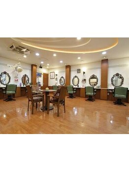 HAIR&MAKE YUKIでは、ゆったりとした空間で女性スタッフが心を込めて、あなたの髪をより美しく仕上げます