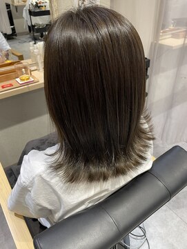 カナリーバイマカロア(CANARY by Makaloa) 外ハネボブ透明感カラー