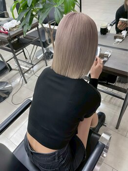 クヴェルアンドコー(Kvell&Co.)の写真/【心斎橋徒歩3分】ダブルカラーもダメージレスに★ケアブリーチで叶える艶髪&計算されたレイヤーカット◇