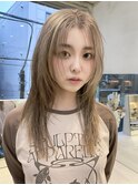 ミディアムハッシュカットハイレイヤー明るめヘーゼルベージュ