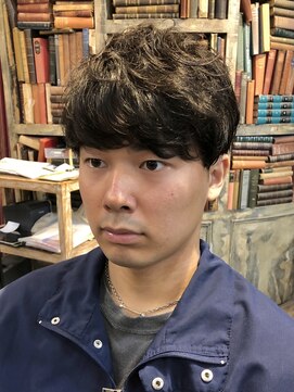 カカン(Kakan) 無造作パーマのシャドウマッシュ