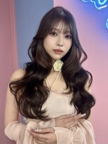 クム(kumu)&nbsp;レイヤーカット/韓国ヘア/顔まわり/ワンカール/くびれ巻き