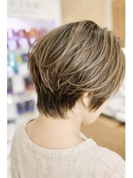 クール ヘアー ギャラリー 神明町店(COOL Hair gallery)の写真/旬の白髪ぼかしハイライトと上質なグレイカラーで、年齢に応じた髪のオシャレを楽しみませんか♪