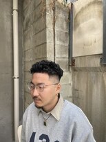 ウェルネス(Wellness) スパイラルパーマ、サイドパート、韓国マッシュ、フェードパーマ