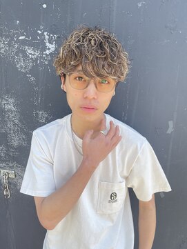 フィフスジングウマエ 原宿(fifth JINGUMAE) 無造作波巻きスパイラルパーマツイスパMIXハイライトカラー