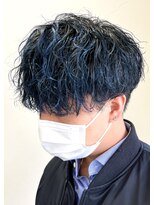 ネクストフォーヘアー(NEXT for hair)&nbsp;波巻きスパイラル ハイライト ブルー 青系カラー 刈り上げ
