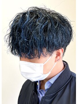 ネクストフォーヘアー(NEXT for hair) 波巻きスパイラル ハイライト ブルー 青系カラー 刈り上げ
