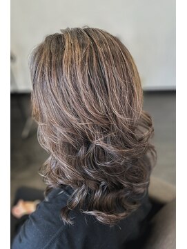 ニッチ(NICHE) 【NICHE HAIR(ニッチ ヘアー)】【西鎌倉】ハイライトカラー