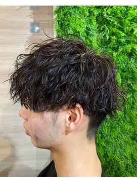 デルフィーノ ヘアーパフォーム(delfino hair perform) メンズツイストスパイラルパーマシェービング眉毛カット