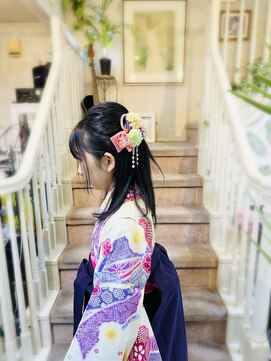 美容室 ティンカーベル ハーフアップ