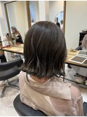 オリーブベージュ