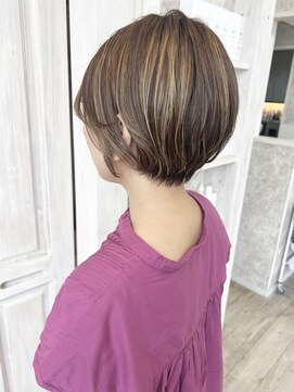 キャアリー(Caary) 福山Caaryまとまりショートボブコントラストハイライト20代30代