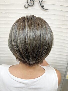 クール ヘアリズム 上田店(COOL Hair rhythm) カーキハイライトショートボブ