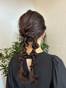 シフォン(CHIFFON) ツイン編みおろしアレンジ