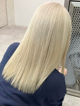 ウィコ 新宿(WICO) ホワイトベージュ[新宿駅/ワンレン/ダブルカラー/小顔]