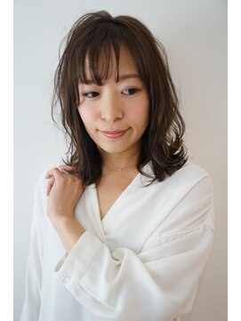 e.m.a プレミアムビューティーサロン 栄駅店(e.m.a PREMIUM BEAUTY SALON) 外ハネふんわりレイヤースタイル