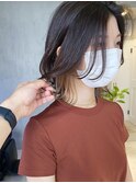 ベージュインナーカラー 前髪なし レイヤーミディ シースルー