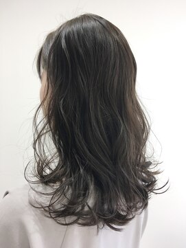 ヒビカ(HIBIKA) ダークトーンで軽やかに♪