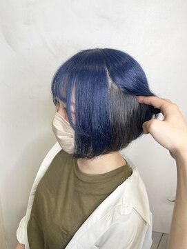 アン(Hair make un) 【デザインインナーカラー】ブルー×シルバー