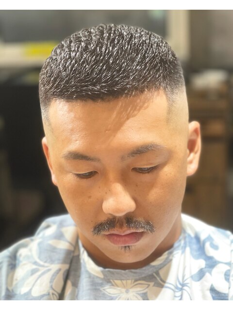 デルフィーノヘアーの濡れパンスキンフェード